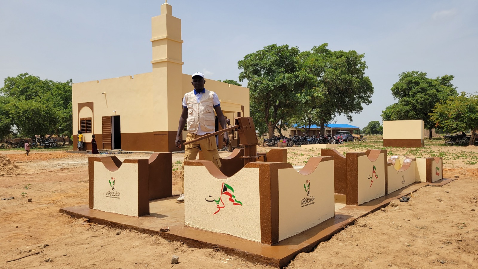 مسجد وبئر - بنين